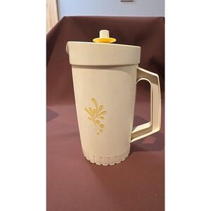 Tupperware 1-quart Almond Pitcher #874-8